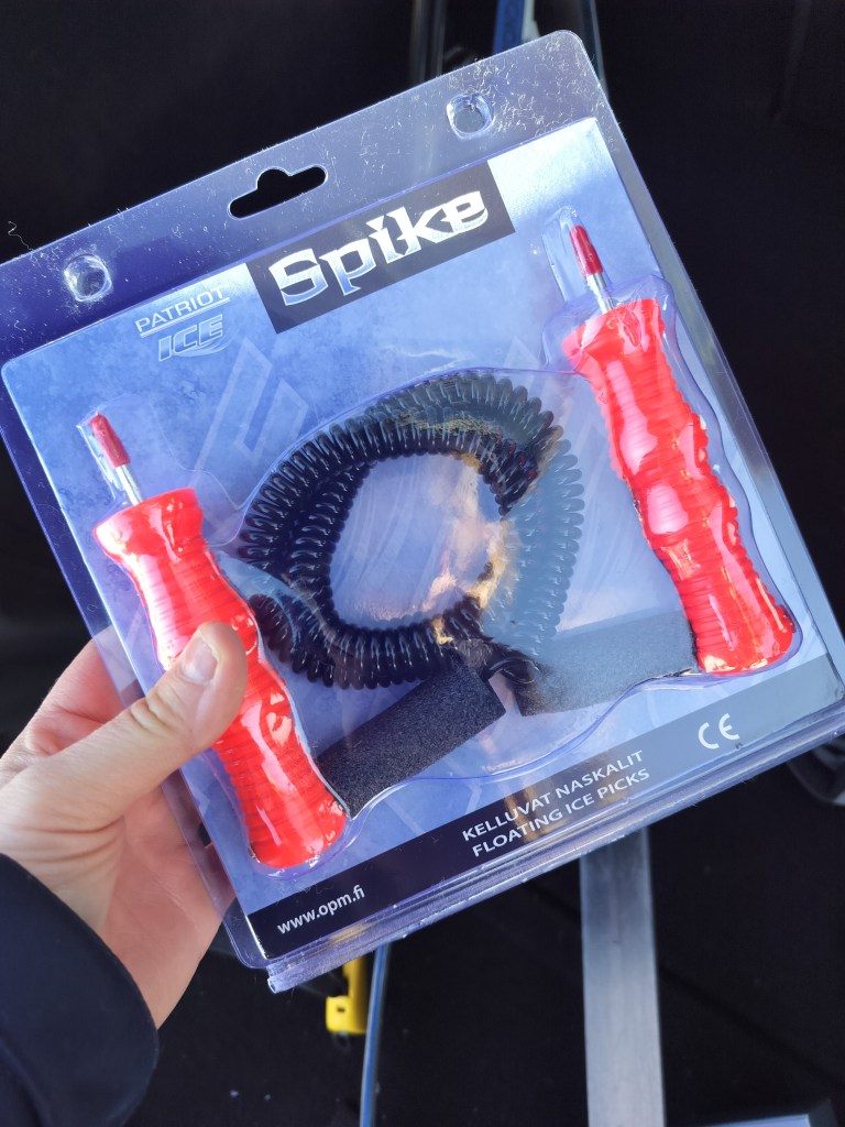 Kuvassa juuri ostetut naskalit.