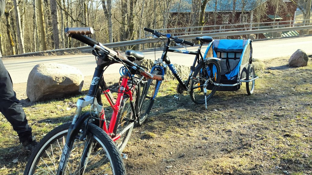Kevään ensimmäinen pyöräretki: Testissä lasten pyöräkärry&nbsp;Trekker